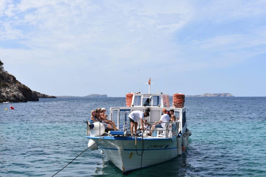 Sant Antoni: Round-Trip Ferry Transfer to Cala Salada Beach - What to bring (and what not to forget)