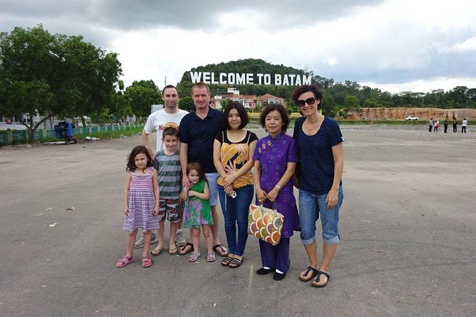 Singapore to Batam:City Tour with Ferry Tickets & Lunch - Lunch, snacks, and what to expect from the food