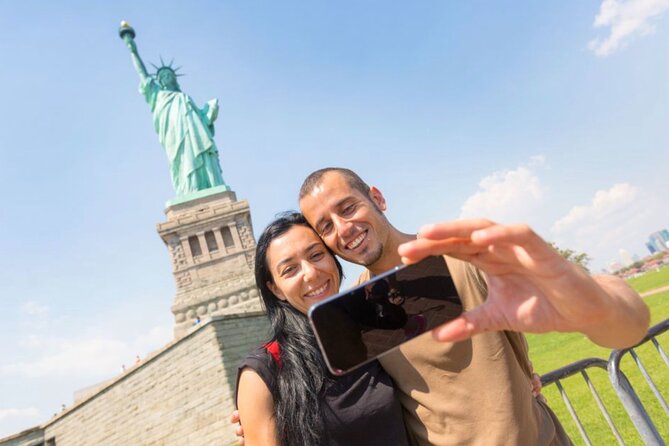 Statue of Liberty, Ellis Island Pre-Ferry tour - Battery Park first: a short walk that sets your bearings fast