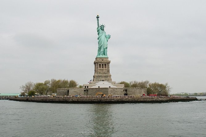 Statue of Liberty & Pre-Ferry Express Tour - Security screening: the mandatory bottleneck