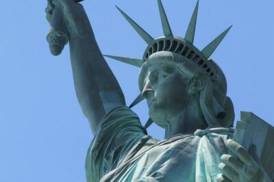 Statue of Liberty Roundtrip Ferry ticket - Battery Park with a real guide: the context you can’t audio your way through