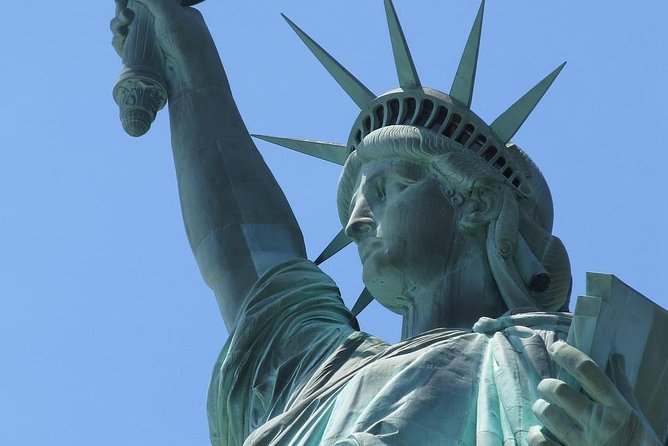 Statue of Liberty Roundtrip Ferry ticket - Battery Park with a real guide: the context you can’t audio your way through