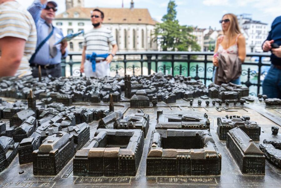 Zurich: City Highlights Tour by Bus, Cable Car, and Ferry - The human part: why the guides and drivers matter here