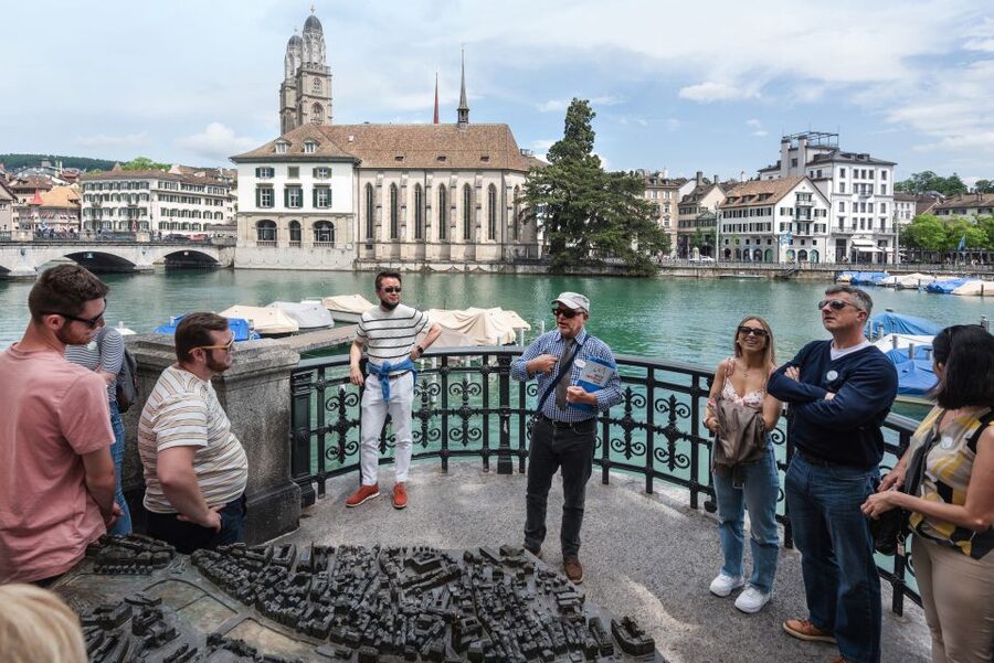 Zurich: City Highlights Tour by Bus, Cable Car, and Ferry - The Gold Coast drive toward Meilen: shoreline views without extra planning